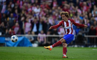 乐竞焦点-佩德里任意球绕过人墙