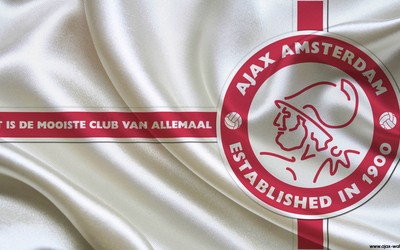 乐竞播报-泰特梅开二度后指向看台